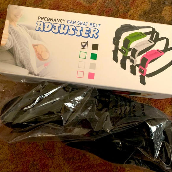 ❇️ 🖐️ for $2️⃣5️⃣ ❇️ • Pregnancy Seatbelt Adjuster - Picture 1 of 3